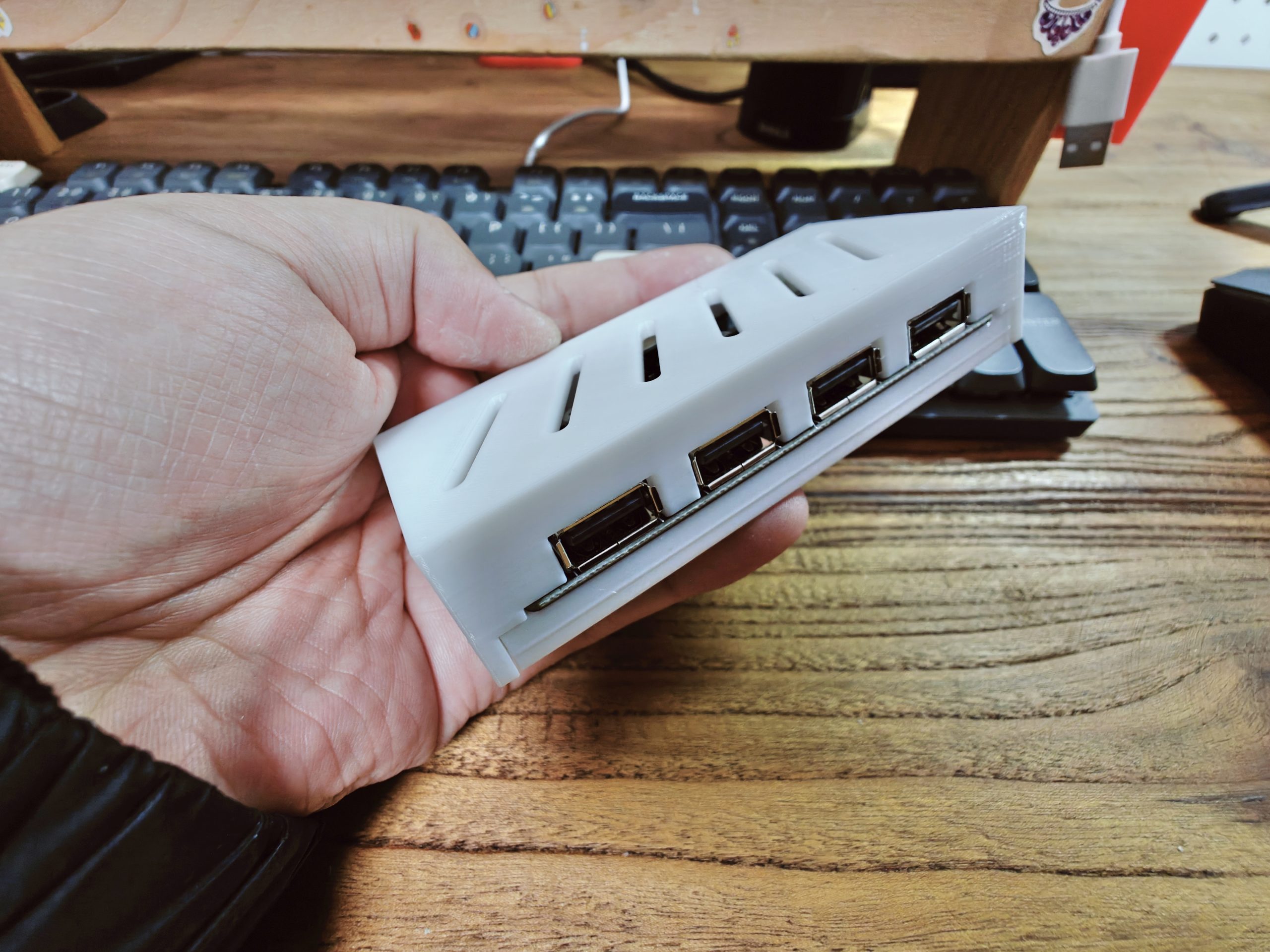 【3D打印开源】4口独立USB快充模块外壳,体积迷你,免螺丝,不干涉USB插头,带散热孔